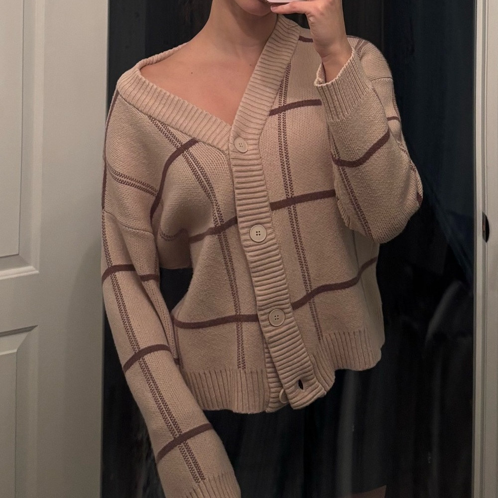 Oak + Fort Beige Plaid Oversized Cardigan - Picture 3 of 10
